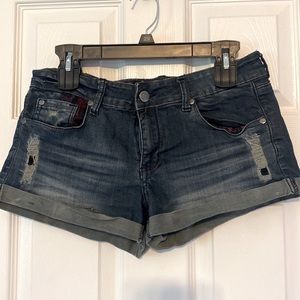 Hot Topic Dark Wash Lightly-Distressed Short with Flannel Pockets, Size 11